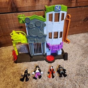 Imaginext DC Crime Alley/Joker Bank With 4 Figurines